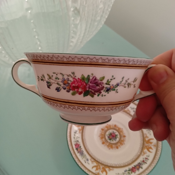 Wedgwood Columbia Double Handle Teacup and Saucer - Picture 9 of 9